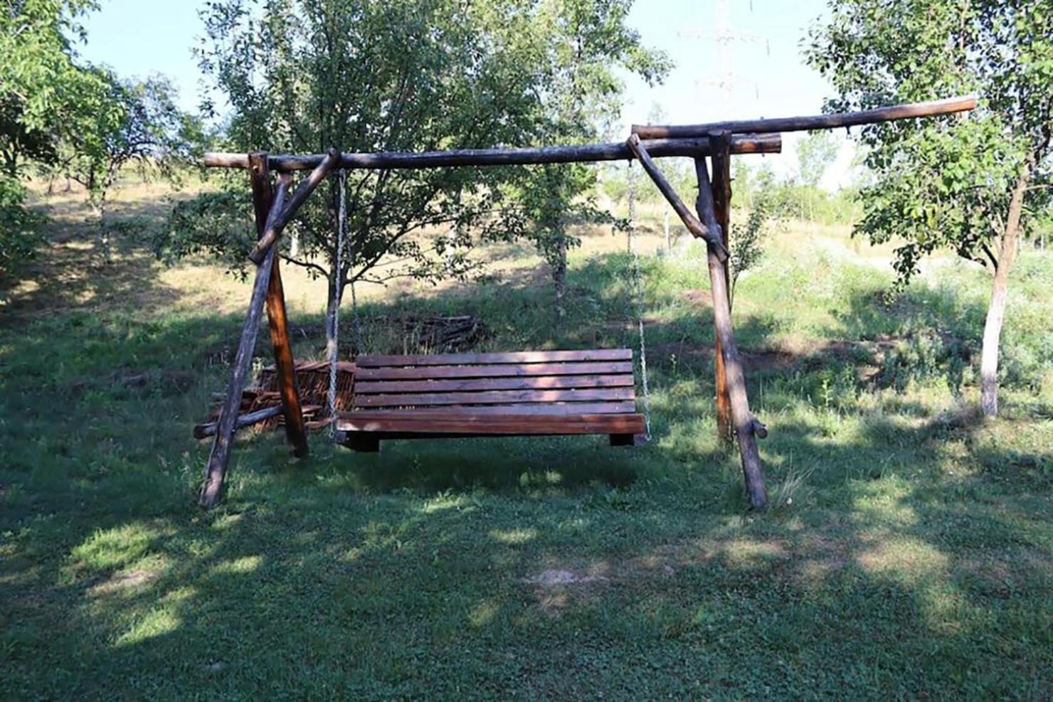 Salas U Bregu In Cheile Carasului Crasova Екстериор снимка