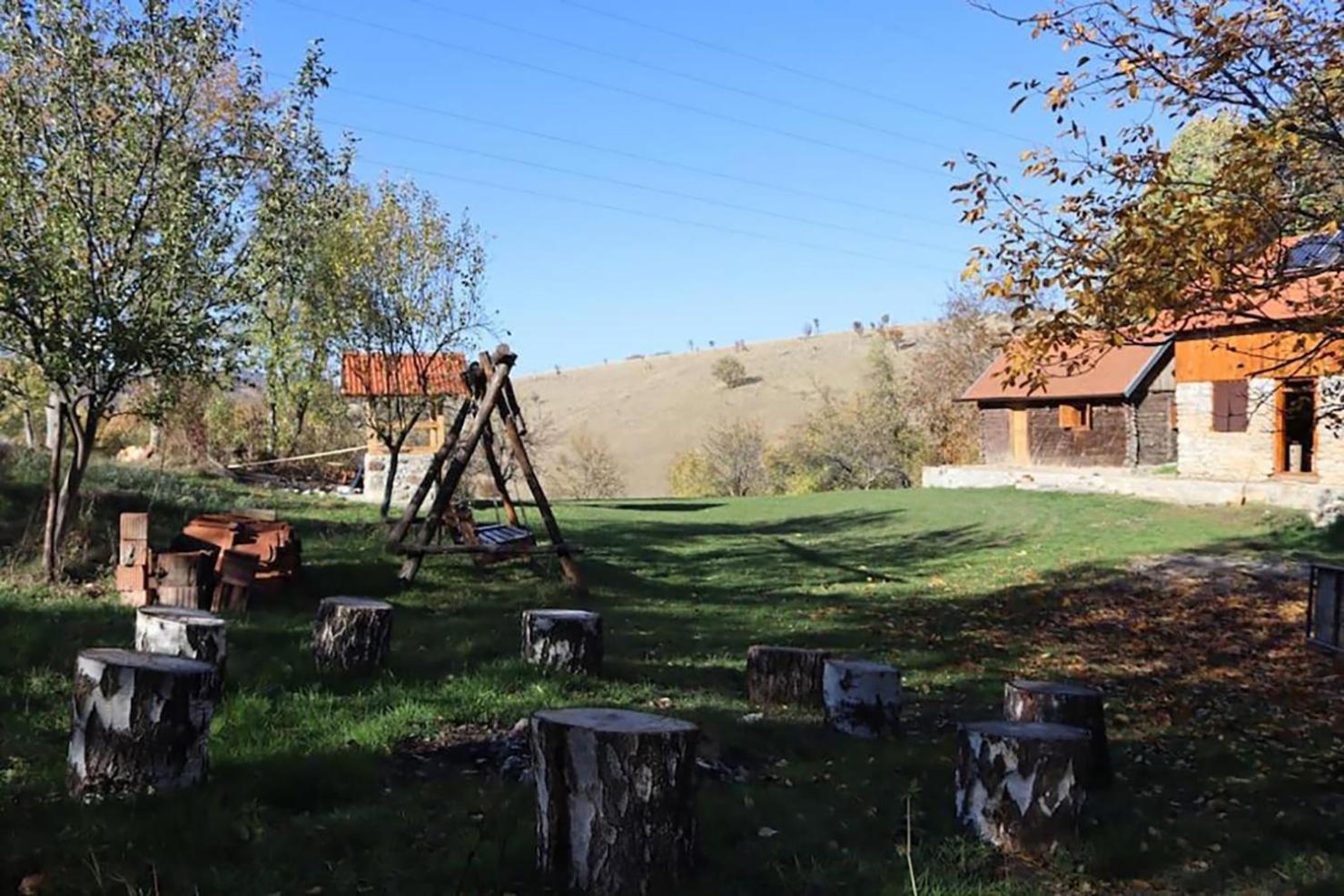 Salas U Bregu In Cheile Carasului Crasova Екстериор снимка